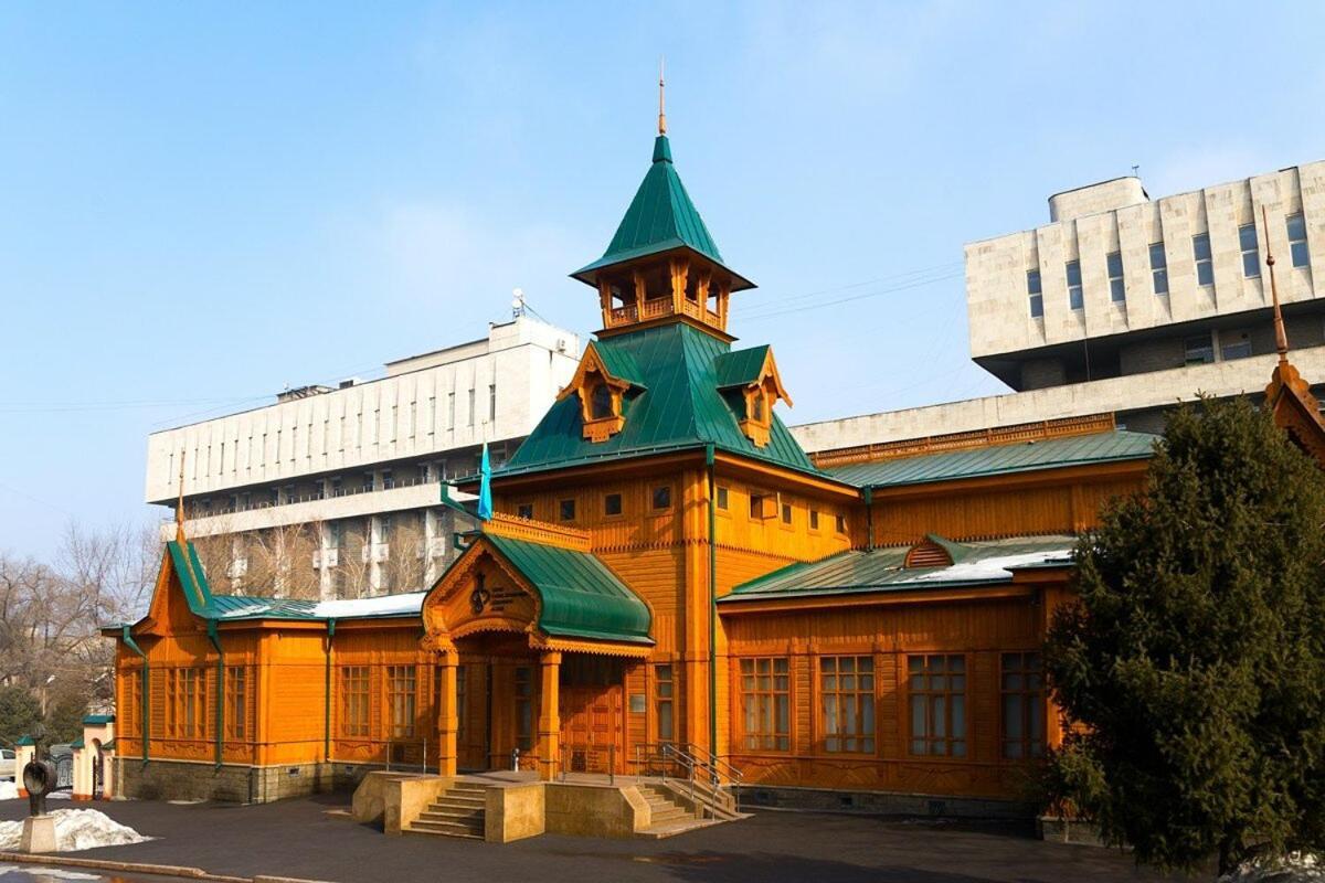 Nadezhda Apartments On Gogol Street 117-127 Almaty Exterior photo